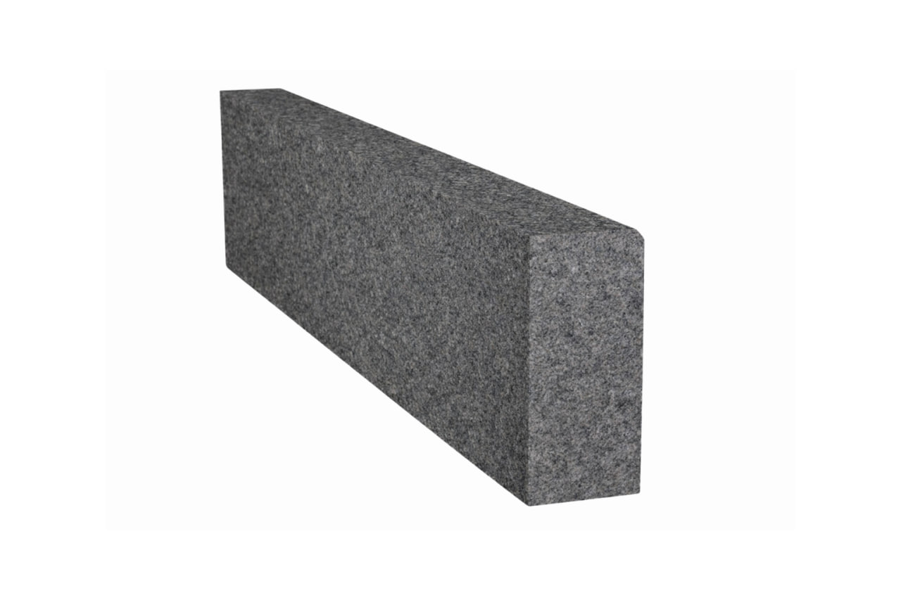 Бордюр гранітний з габро  Lх200х80 мм  (L=700-1500 мм)