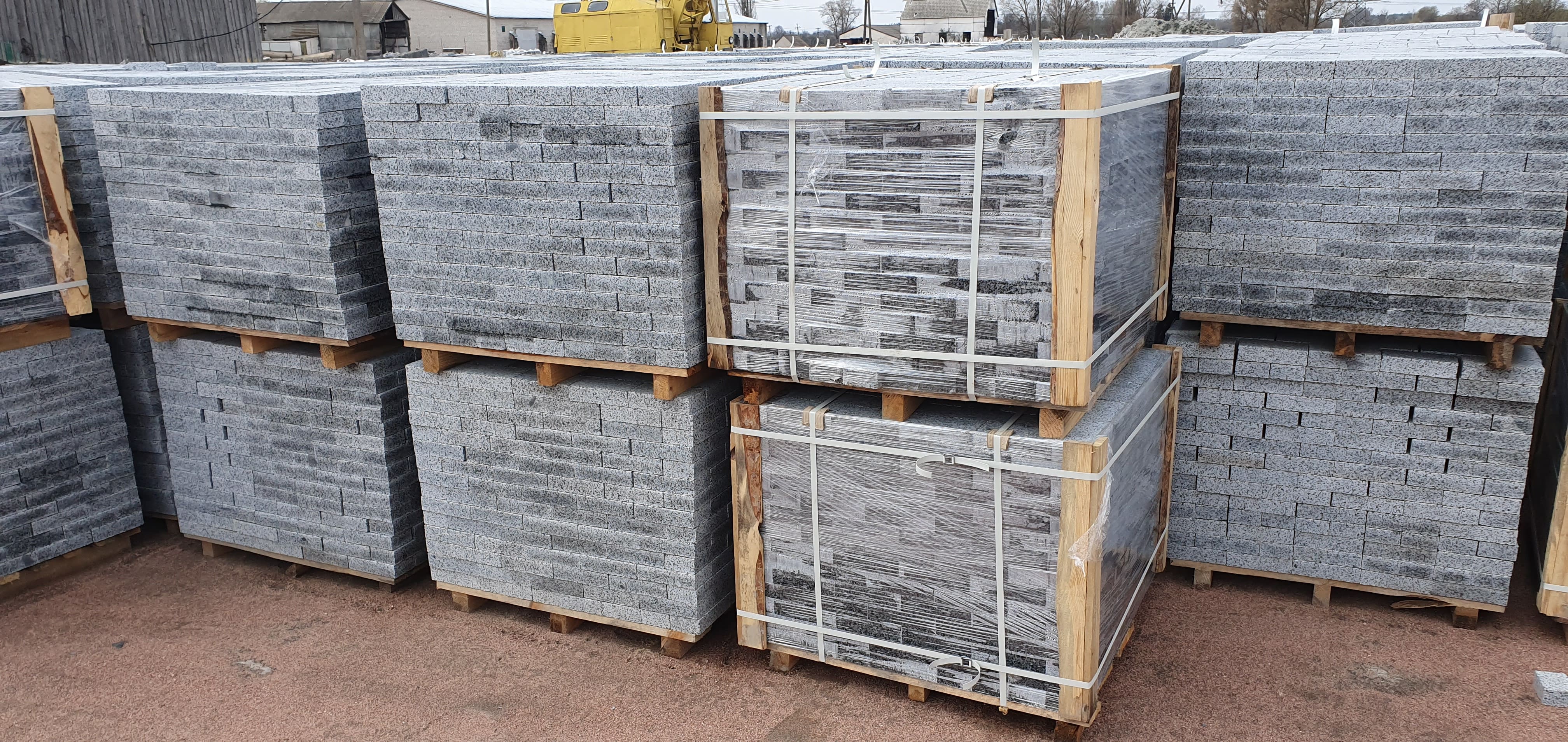 Бруківка гранітна з Покостівського граніту 200х100х50 мм пиляна  термооброблена — додаткове фото