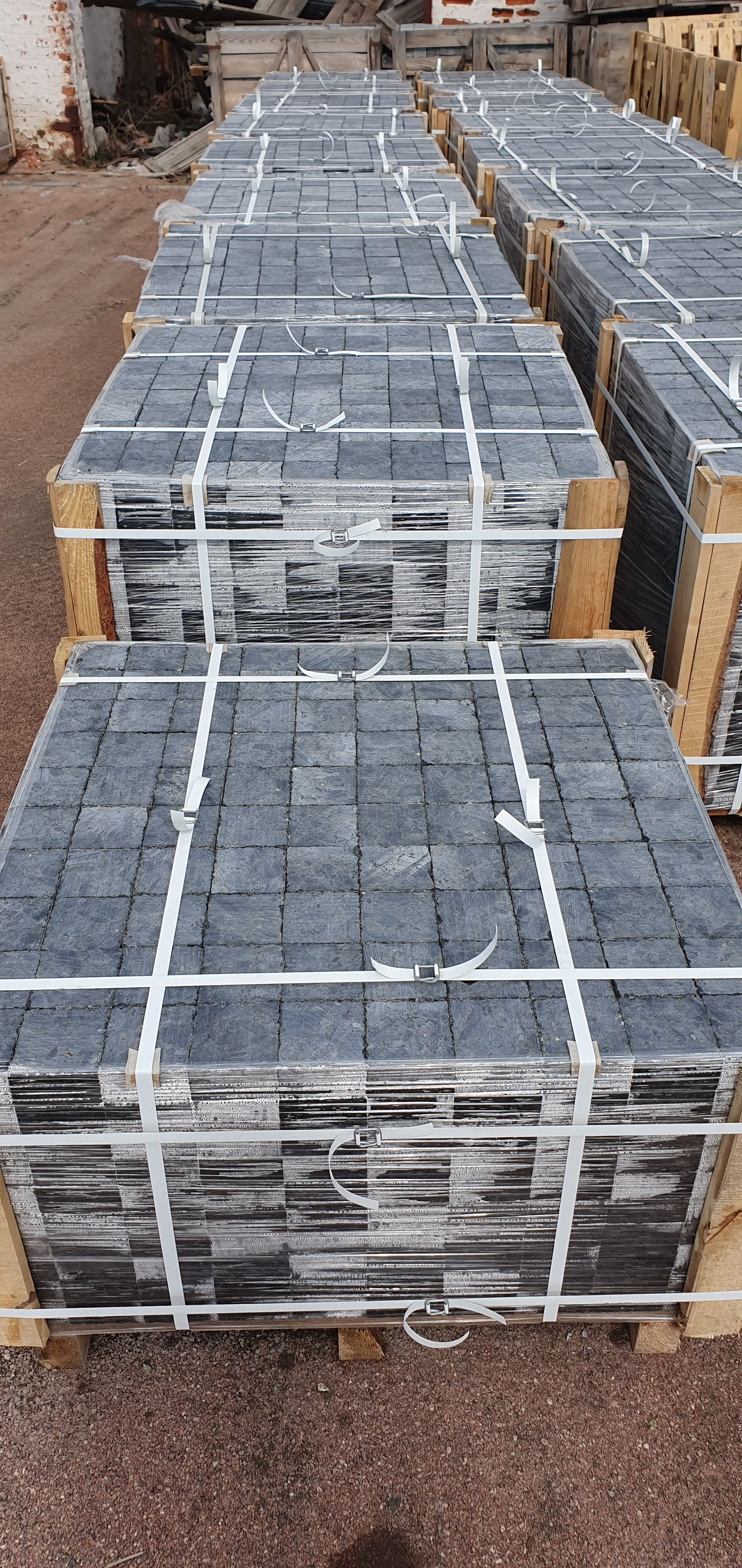 Бруківка гранітна гранітна з  лабрадориту 100х100х40 мм пиляна  термооброблена — додаткове фото