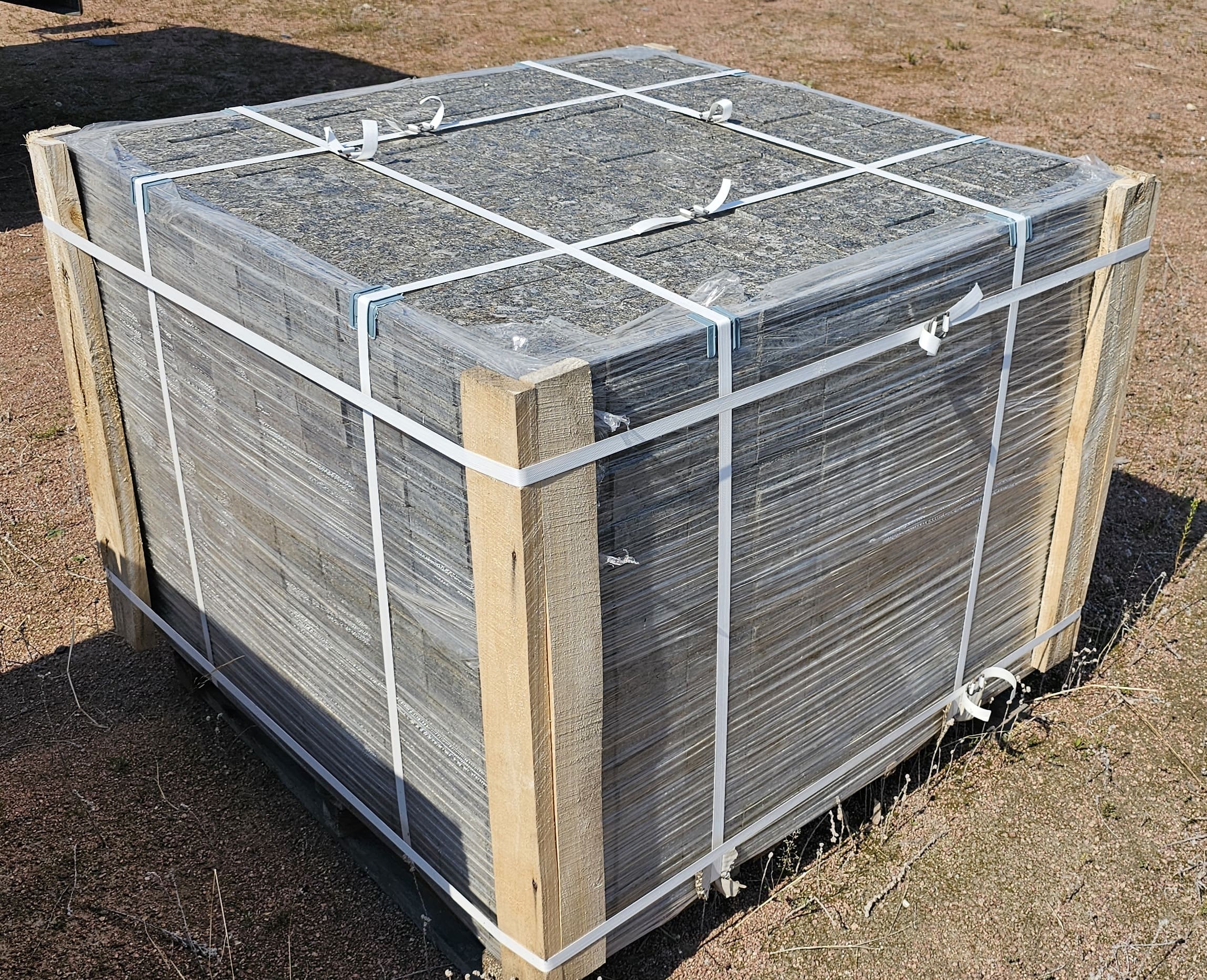 Бруківка гранітна гранітна з  лабрадориту 100х100х30 мм пиляна  термооброблена — додаткове фото