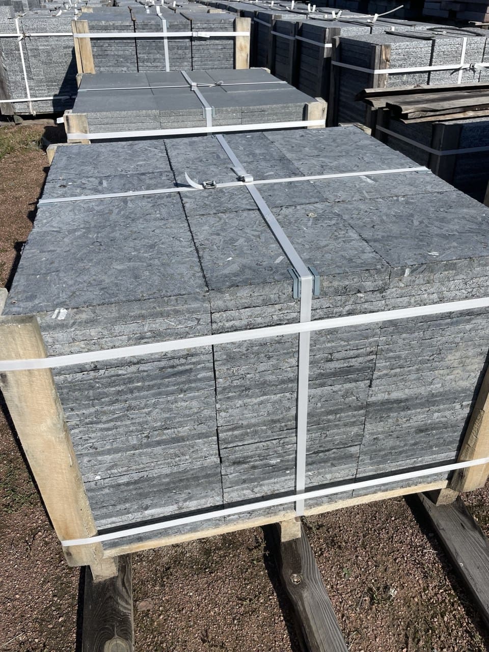 Плитка гранітна з лабрадориту 300х300х40 мм   термооброблена — додаткове фото