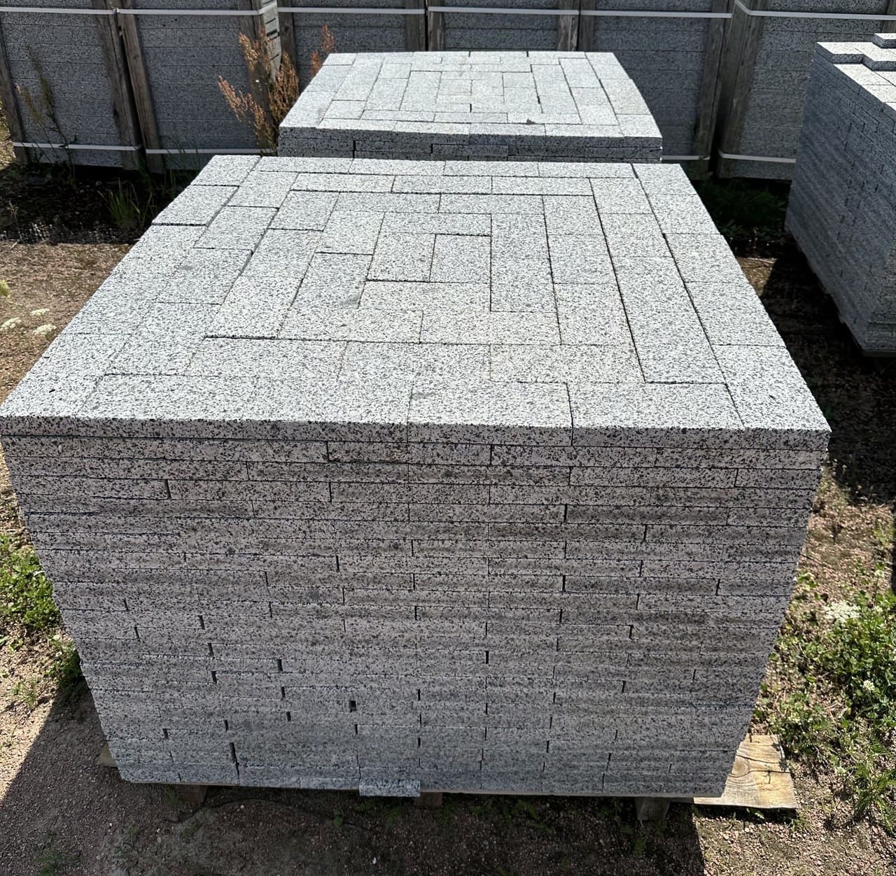 Бруківка гранітна з Покостівського граніту 200х100х30 мм пиляна  термооброблена — додаткове фото