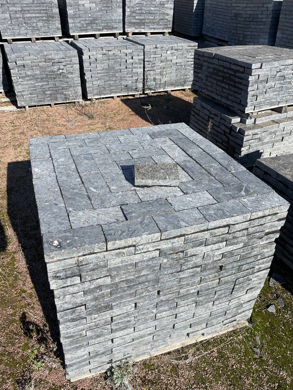 Бруківка гранітна з лабрадориту 200х100х40 мм пиляна  термооброблена — додаткове фото