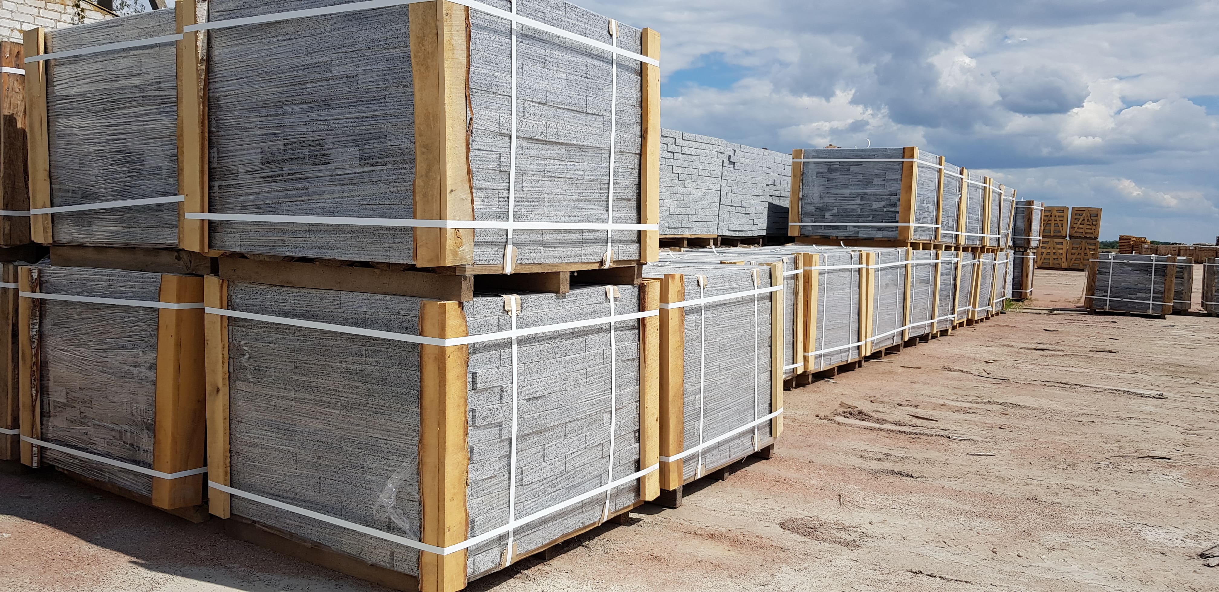 Бруківка гранітна з Покостівського граніту 200х100х50 мм пиляна  термооброблена — додаткове фото