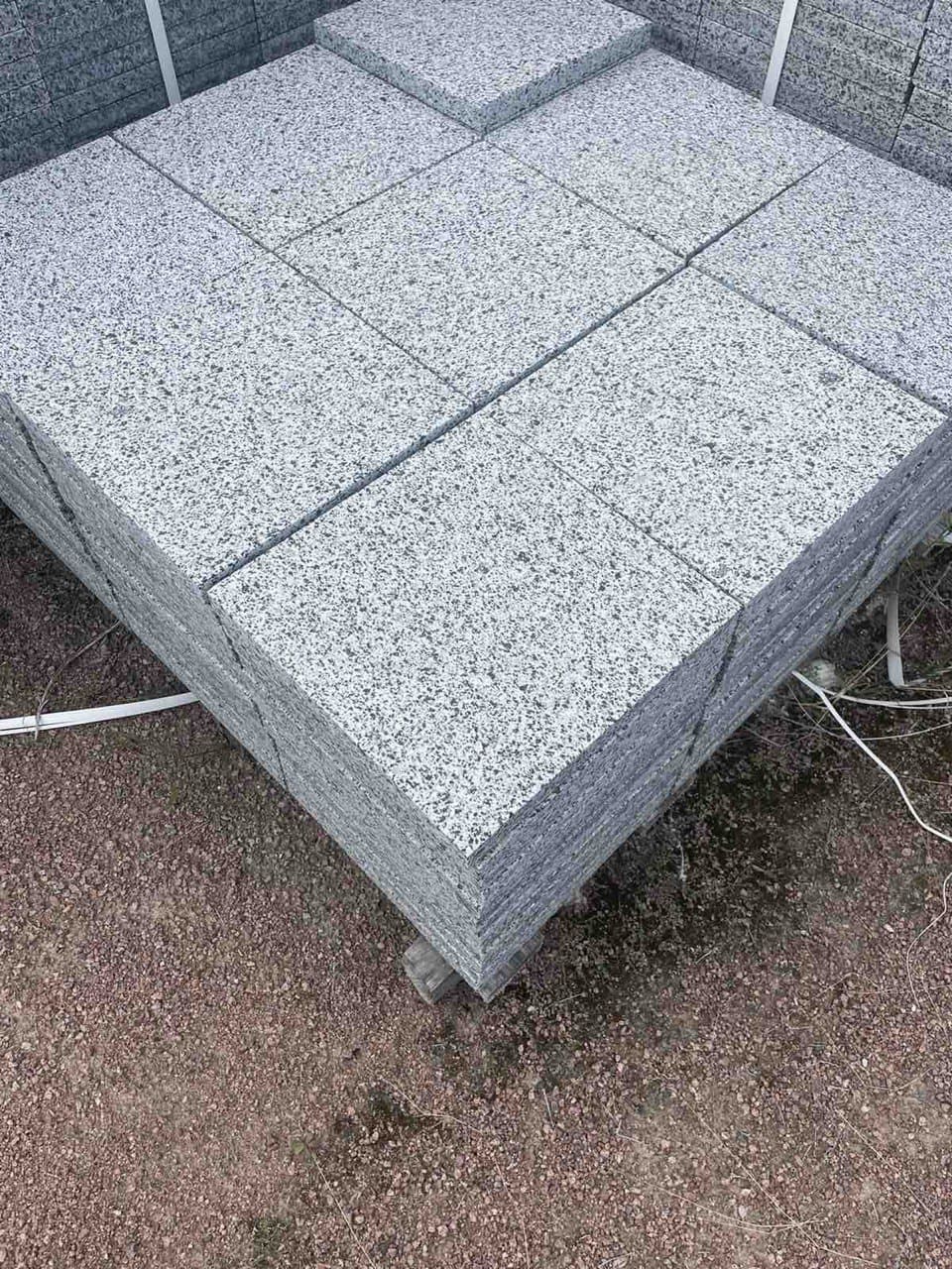 Плитка гранітна з Покостівського граніту 300х300х50 мм   термооброблена — додаткове фото