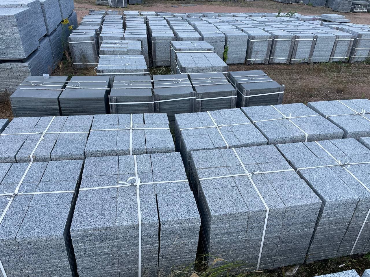 Плитка гранітна з Покостівського граніту 300х300х40 мм   термооброблена — додаткове фото