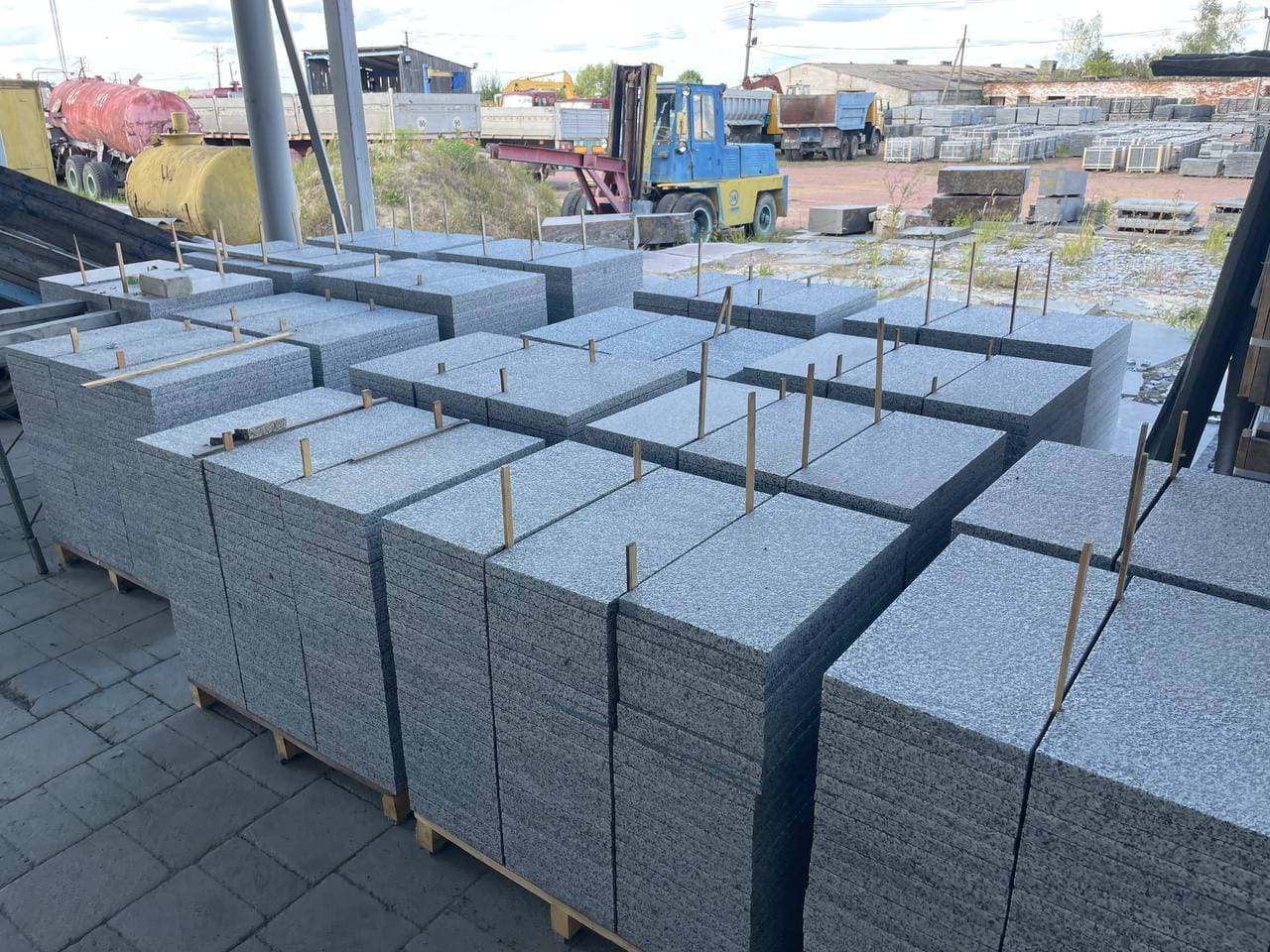 Плитка гранітна з Покостівського граніту 600х300х30 мм   термооброблена — додаткове фото