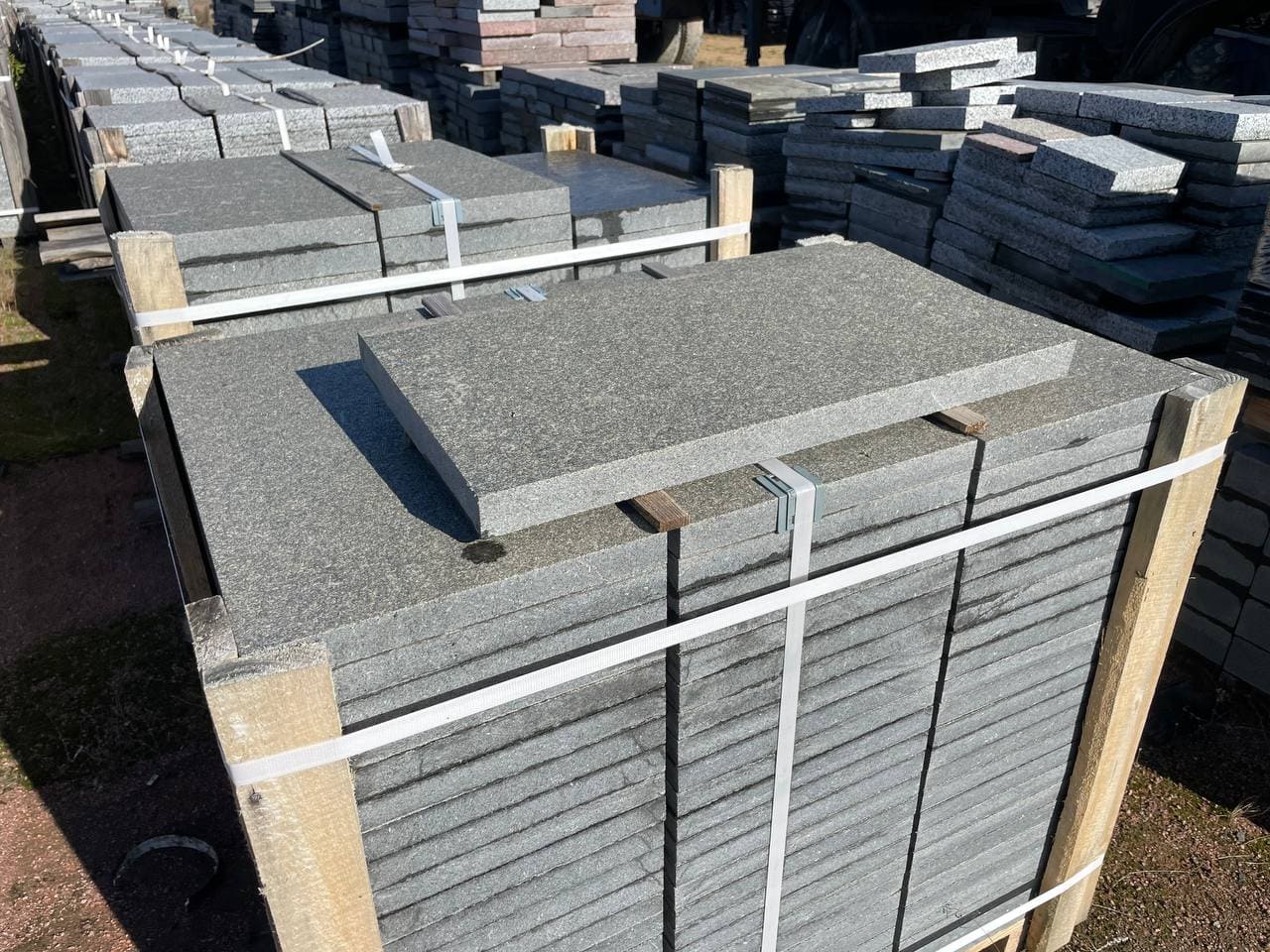 Плитка гранітна з габро 600х300х30 мм   термооброблена — додаткове фото