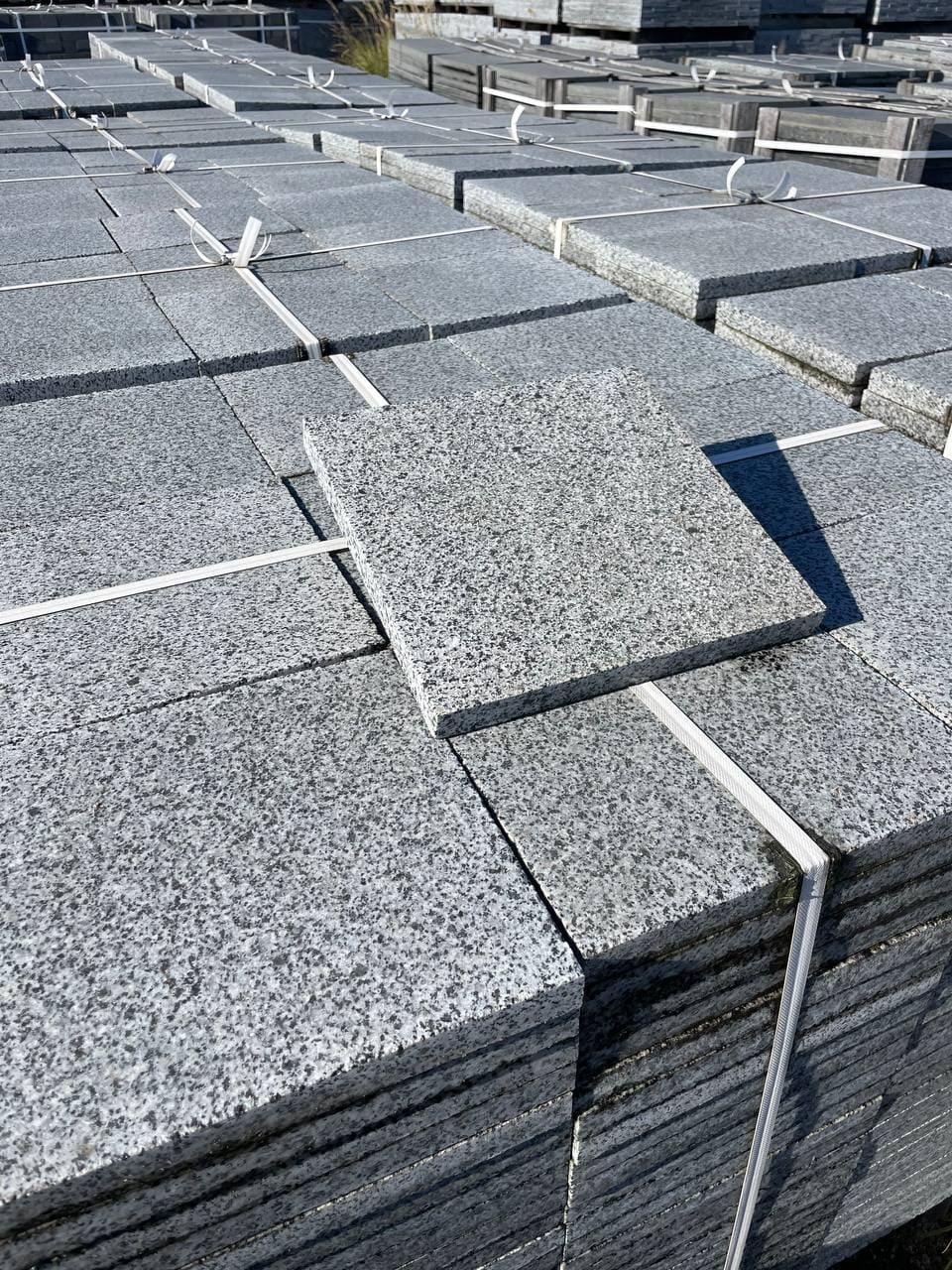 Плитка гранітна з Покостівського граніту 300х300х30 мм   термооброблена — додаткове фото