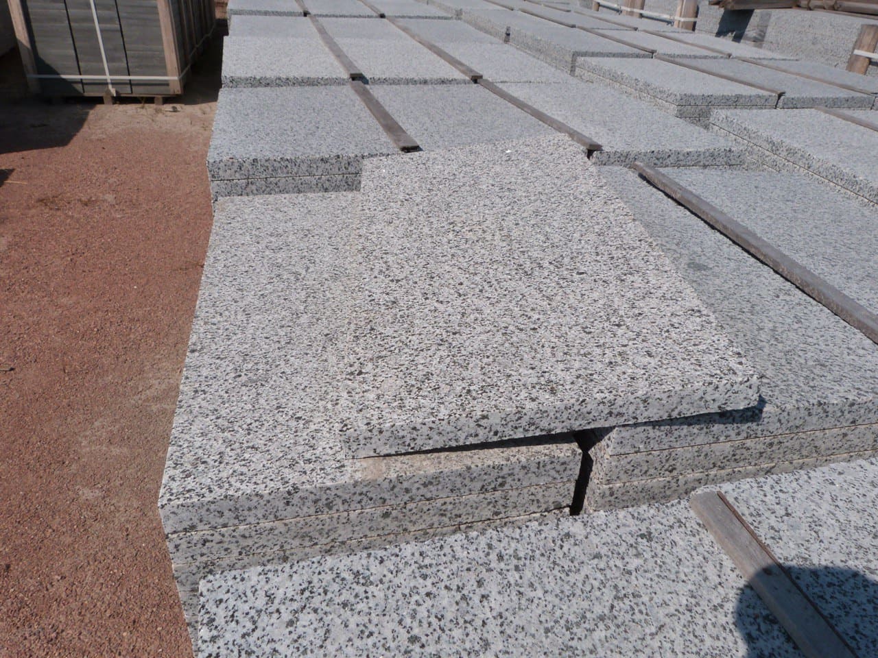 Плитка гранітна з Покостівського граніту 600х300х40 мм   термооброблена — додаткове фото